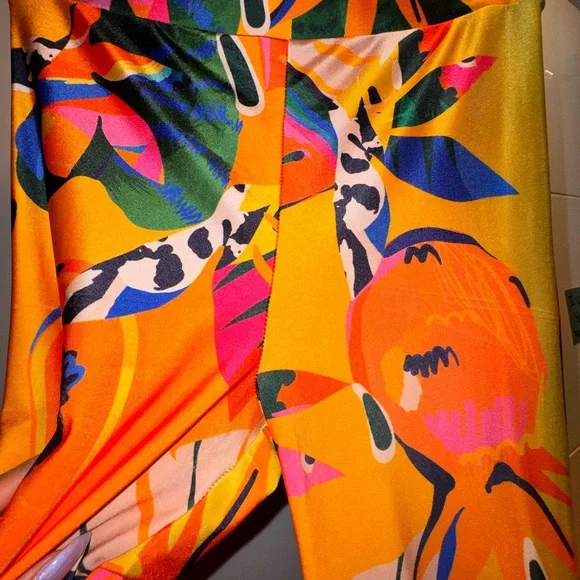 Nichole Lynel - Vibrant Floral Set - Picture 5 of 6